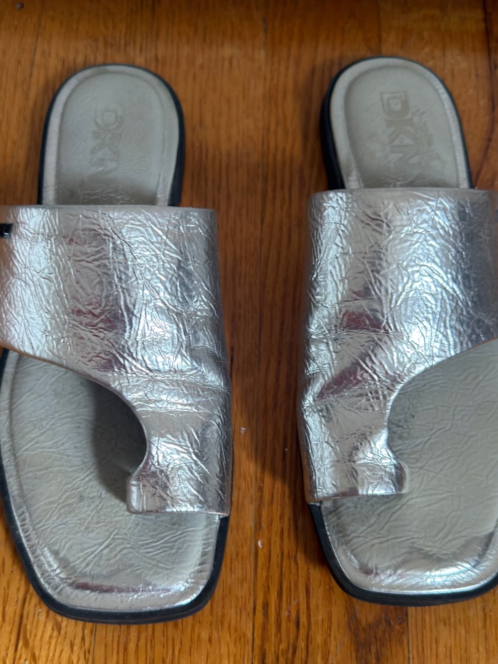 DKNY Silver Metallic Toe-Loop Slide Sandals